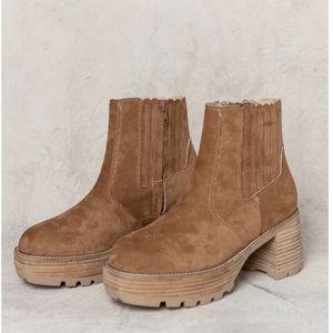 Aubrey Camel platform boots